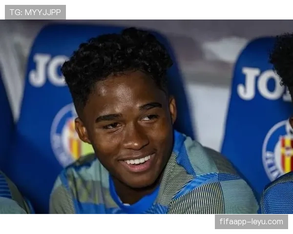 恩德里克闪耀赛场:技术与速度完美融合,新星持续高光表现 恩德里克闪耀赛场:技术与速度完美融合,新星持续高光表现