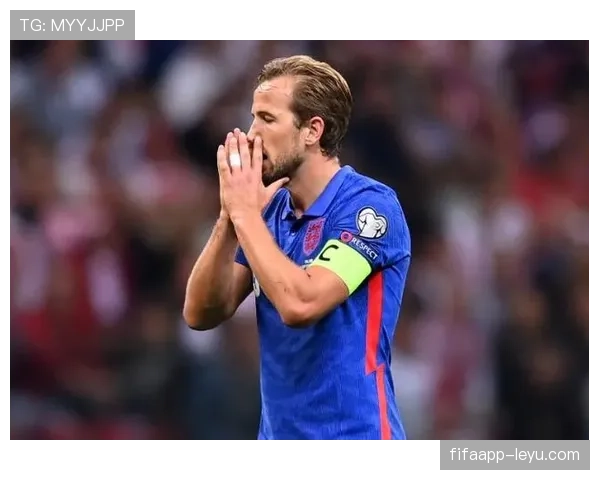 莱万多夫斯基国家队与俱乐部核心地位构建路径对比分析